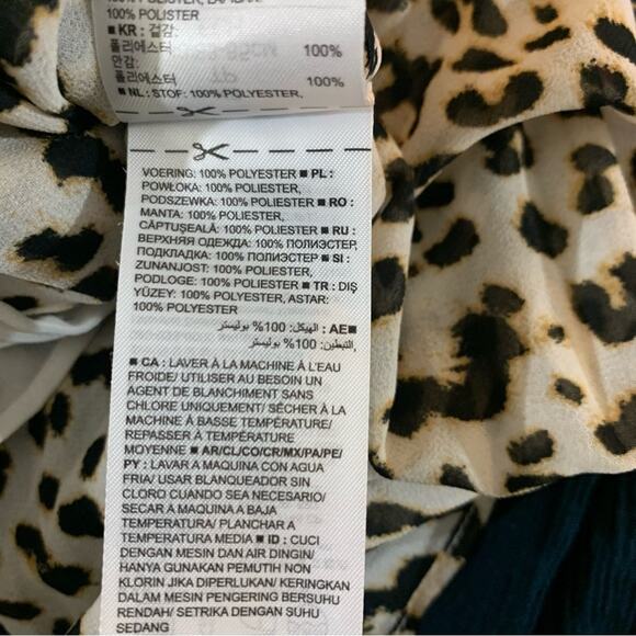 Banana Republic animal print top size XS - Picture 6 of 7